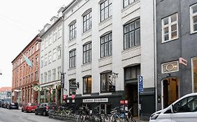 Sanders Arrow - Chic Three-Bedroom Apartment In The Middle Of Copenhagen